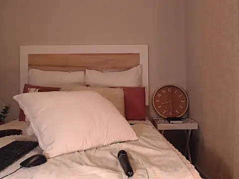 Bee Bella1 online show from 09/14/25, 06:29