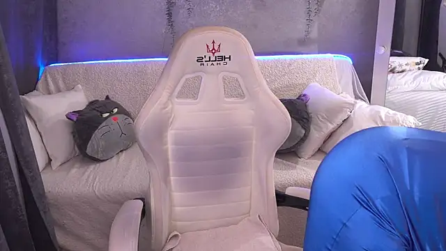 LilyFoxyy online show from 11/27/25, 08:00