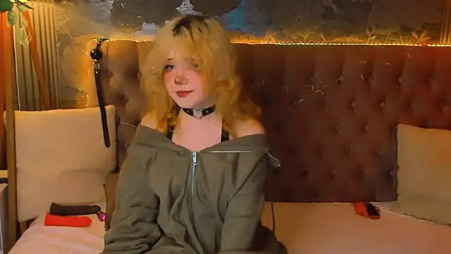 EmilyAngells online show from 05/12/26, 05:59