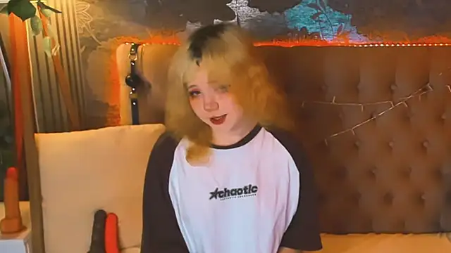 EmilyAngells online show from 05/18/26, 05:57