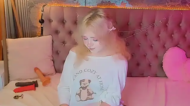 EmilyAngells online show from 06/11/26, 06:55