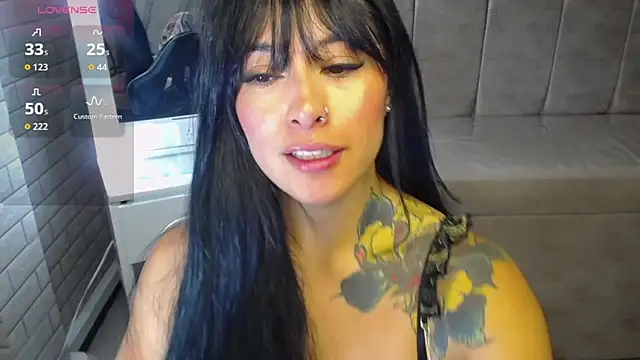 Snapshot of Isabella_Collen_v chatting on 02/05/26, 01:05 Isabella Collen v online show from 02/05/26, 01:05