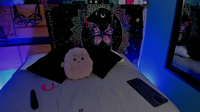 ChloeAllennn online show from 06/19/26, 11:30