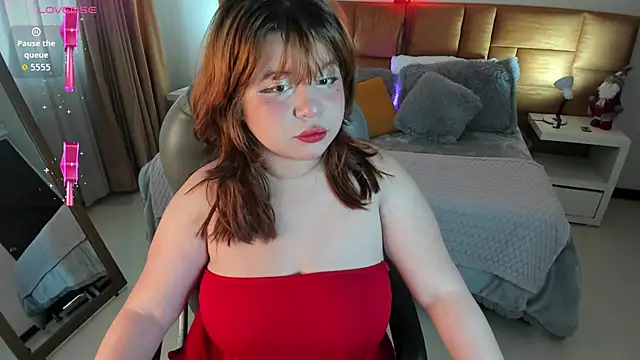 Snapshot of mari_caroley6 chatting on 11/28/25, 08:11 mari caroley6 online show from 11/28/25, 08:11