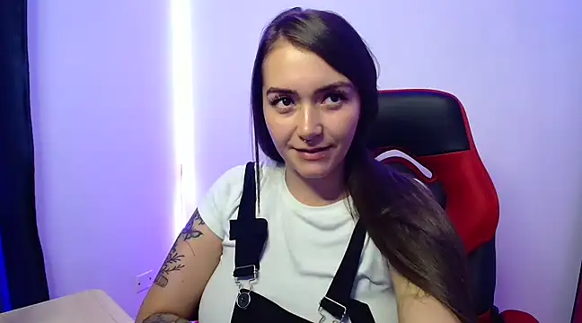 Luna kitty online show from 02/25/25, 11:00