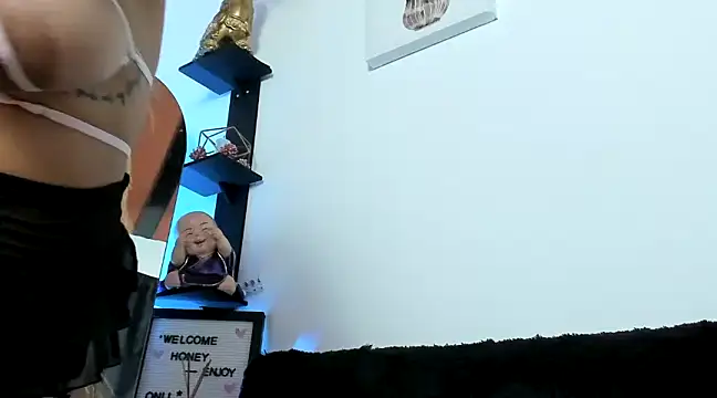 Snapshot of MarianaZapataa chatting on 03/10/25, 10:02 MarianaZapataa online show from 03/10/25, 10:02