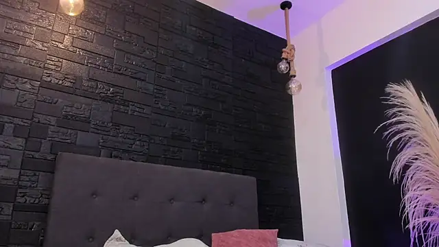 Maite Smith  online show from 11/06/25, 01:23