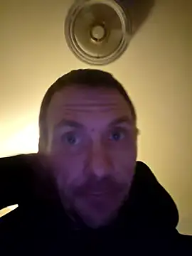 Snapshot of lambomusik chatting on 04/19/26, 01:38 lambomusik online show from 04/19/26, 01:38