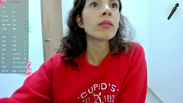 Snapshot of jessyegoldenn chatting on 04/15/26, 07:58 jessyegoldenn online show from 04/15/26, 07:58