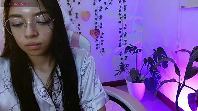 Snapshot of hellokitty__valery chatting on 05/20/26, 01:01 hellokitty valery online show from 05/20/26, 01:01