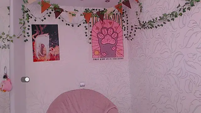 Snapshot of _miraclecattt_ chatting on 09/15/25, 02:22  miraclecattt  online show from 09/15/25, 02:22