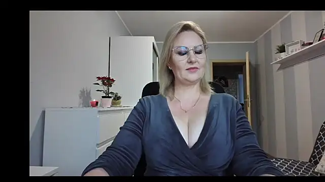 DianaLive online show from 12/16/25, 07:24