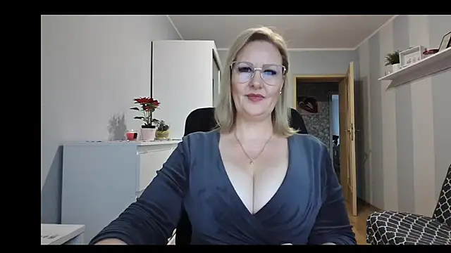 DianaLive online show from 12/17/25, 08:20