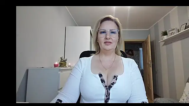 Snapshot of DianaLive chatting on 02/17/26, 07:05 DianaLive online show from 02/17/26, 07:05