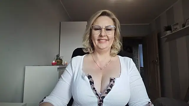 Snapshot of DianaLive chatting on 02/25/26, 07:29 DianaLive online show from 02/25/26, 07:29