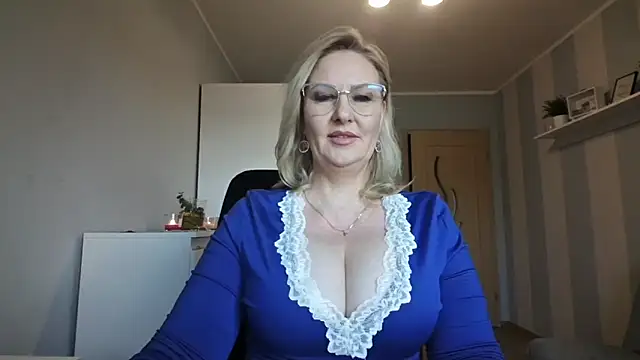 Snapshot of DianaLive chatting on 03/03/26, 07:25 DianaLive online show from 03/03/26, 07:25