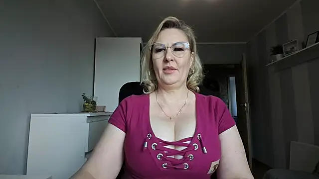 Snapshot of DianaLive chatting on 03/10/26, 07:35 DianaLive online show from 03/10/26, 07:35