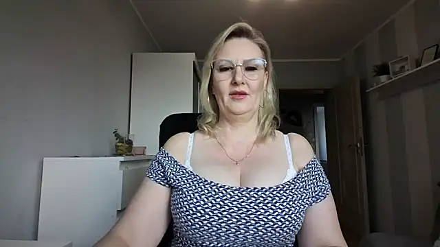 Snapshot of DianaLive chatting on 03/11/26, 07:14 DianaLive online show from 03/11/26, 07:14