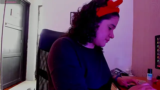 Snapshot of BloodyMaary_ chatting on 11/11/25, 03:12 BloodyMaary online show from 11/11/25, 03:12