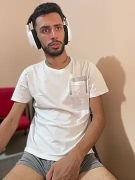 Snapshot of iendriw chatting on 03/13/25, 10:32 iendriw online show from 03/13/25, 10:32