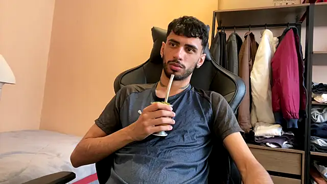 Snapshot of iendriw chatting on 11/05/25, 07:14 iendriw online show from 11/05/25, 07:14