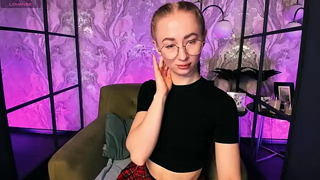 VictoriaLights online show from 04/30/26, 06:20