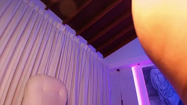 hannah thomson  online show from 03/12/25, 12:20