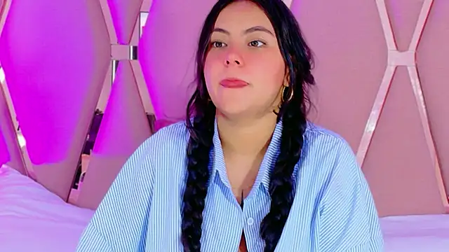 Snapshot of Emily_Black1 chatting on 05/16/26, 12:18 Emily Black1 online show from 05/16/26, 12:18