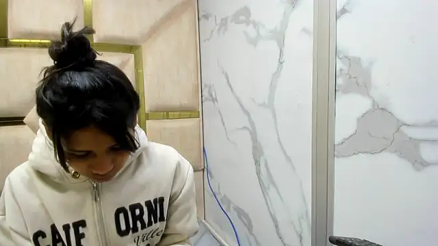 Kendall 6669 online show from 12/17/25, 12:22