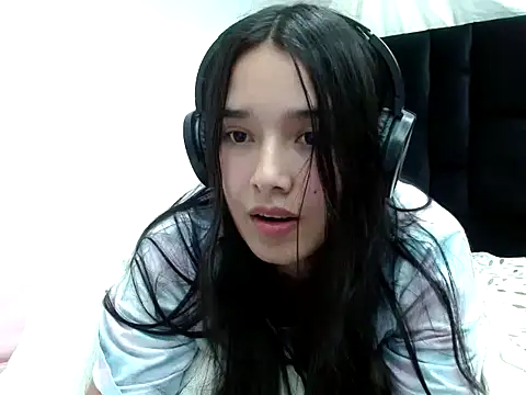 Snapshot of _luna_777 chatting on 10/20/25, 12:22 luna 777 online show from 10/20/25, 12:22