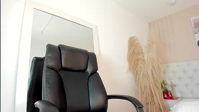 CHANELL 11INCHES online show from 03/19/25, 11:03