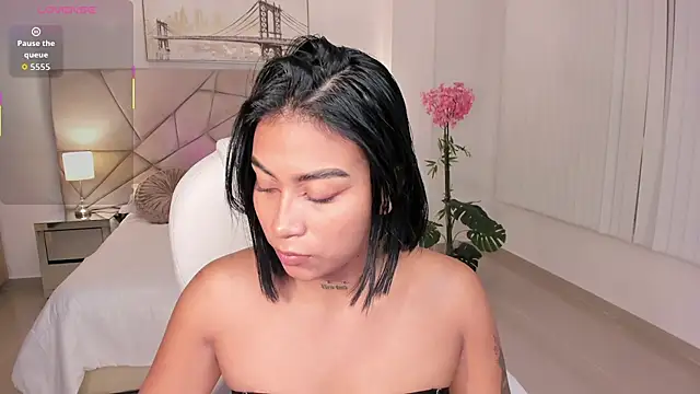 Snapshot of Ivyy_Moon_ chatting on 12/16/25, 01:21 Ivyy Moon online show from 12/16/25, 01:21