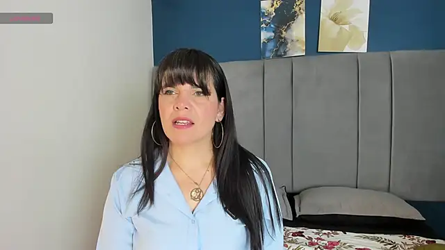 Snapshot of laura_hotties chatting on 09/13/25, 01:11 laura hotties online show from 09/13/25, 01:11