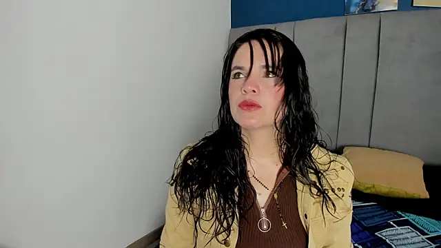 Snapshot of laura_hotties chatting on 09/25/25, 01:15 laura hotties online show from 09/25/25, 01:15