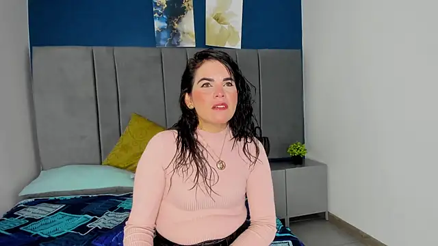 Snapshot of laura_hotties chatting on 09/30/25, 12:54 laura hotties online show from 09/30/25, 12:54