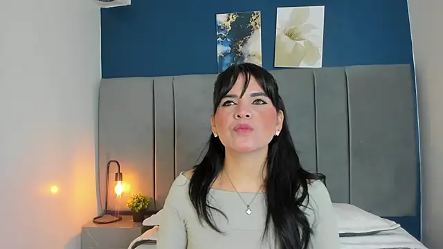 Snapshot of laura_hotties chatting on 10/24/25, 01:07 laura hotties online show from 10/24/25, 01:07