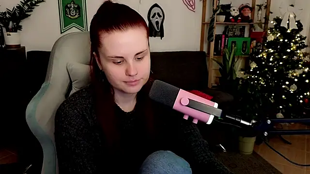 Snapshot of Della_Ideal chatting on 12/22/25, 06:05 Della Ideal online show from 12/22/25, 06:05