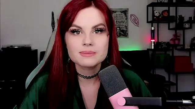 Snapshot of Della_Ideal chatting on 03/18/26, 06:33 Della Ideal online show from 03/18/26, 06:33