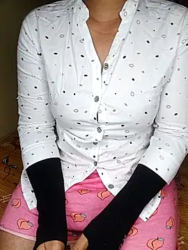 Snapshot of geetha_telugu_kan277 chatting on 11/10/25, 05:34 geetha telugu kan277 online show from 11/10/25, 05:34