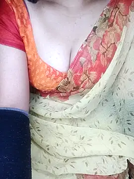 Snapshot of geetha_telugu_kan277 chatting on 02/14/26, 04:26 geetha telugu kan277 online show from 02/14/26, 04:26