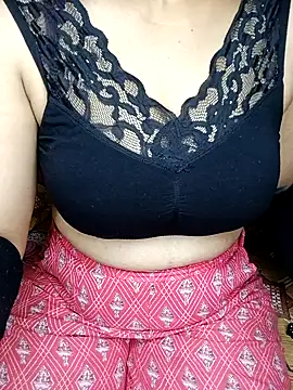 Snapshot of geetha_telugu_kan277 chatting on 03/04/26, 03:07 geetha telugu kan277 online show from 03/04/26, 03:07