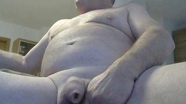 Snapshot of jerkoutdoor70 chatting on 11/16/25, 01:17 jerkoutdoor70 online show from 11/16/25, 01:17