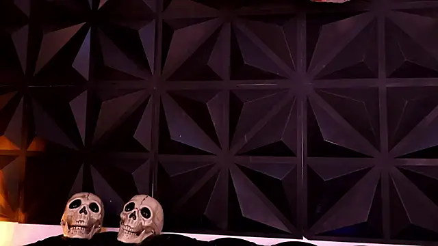 DaphneGlas online show from 10/20/25, 01:00