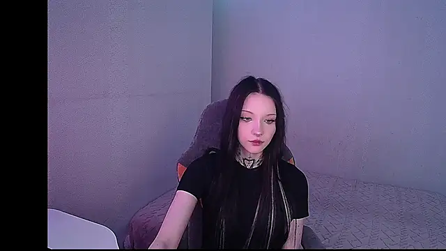Snapshot of mefwhore chatting on 10/15/25, 04:18 mefwhore online show from 10/15/25, 04:18