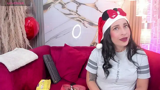 Snapshot of Bella_williamss_ chatting on 12/17/25, 07:42 Bella williamss online show from 12/17/25, 07:42