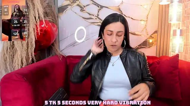 Snapshot of Bella_williamss_ chatting on 12/20/25, 07:43 Bella williamss online show from 12/20/25, 07:43