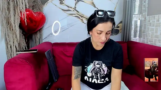 Bella williamss  online show from 05/08/26, 08:25