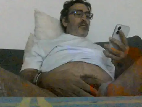 Snapshot of moreno51 chatting on 11/16/25, 11:32 moreno51 online show from 11/16/25, 11:32