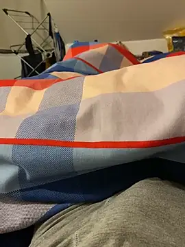 Snapshot of zou_9997 chatting on 11/18/25, 03:12 zou 9997 online show from 11/18/25, 03:12