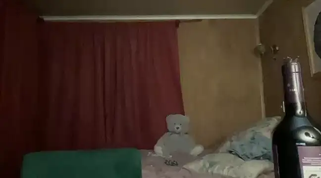 Snapshot of WhiteSnow09 chatting on 03/08/25, 01:17 WhiteSnow09 online show from 03/08/25, 01:17